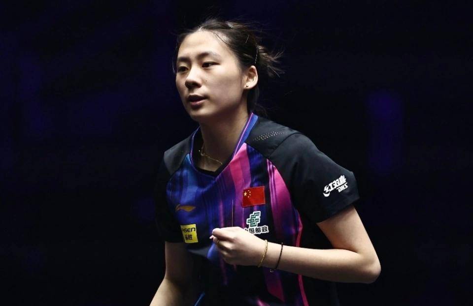 他在中场的 他在中场的