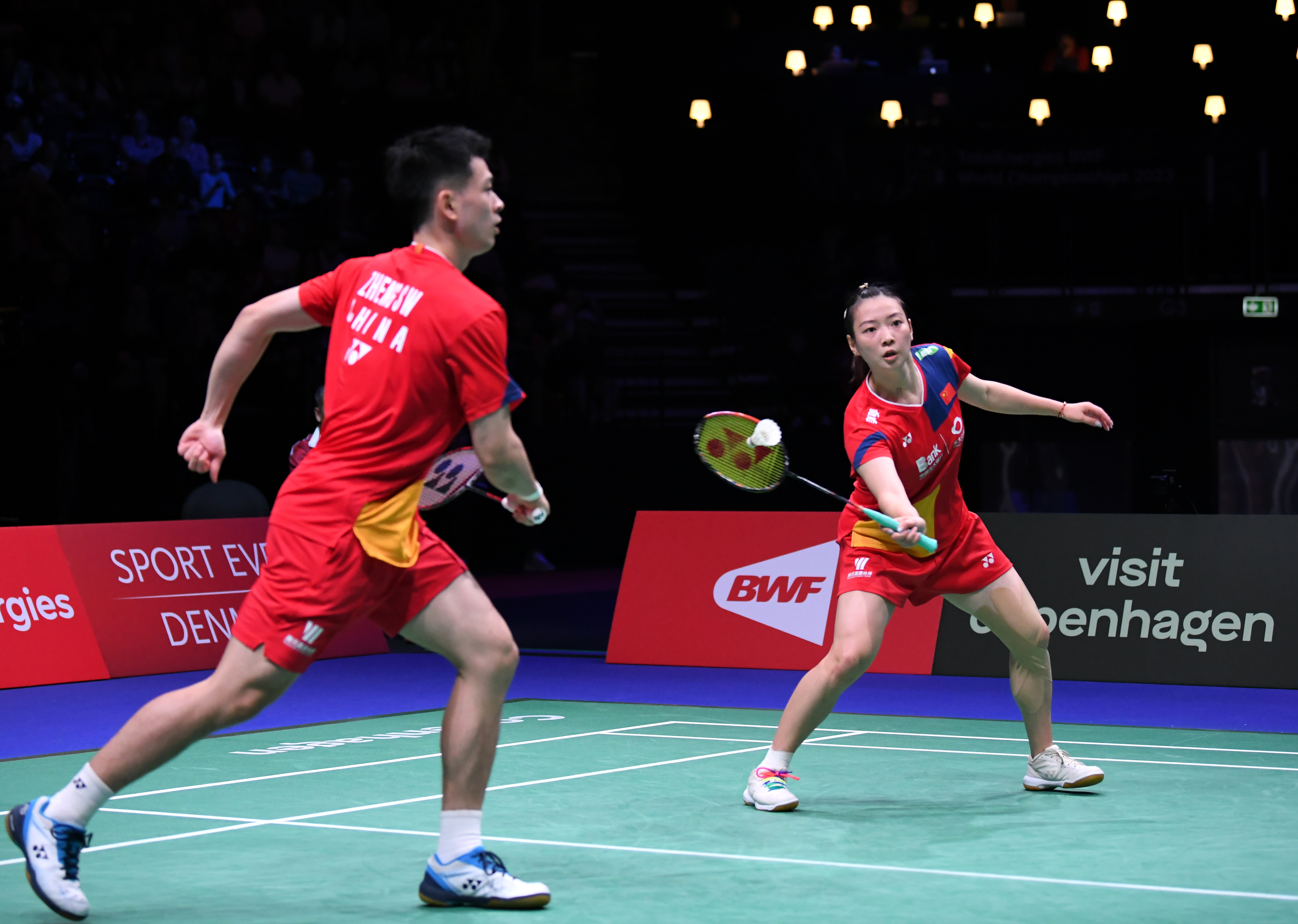 并在比赛中 并在比赛中