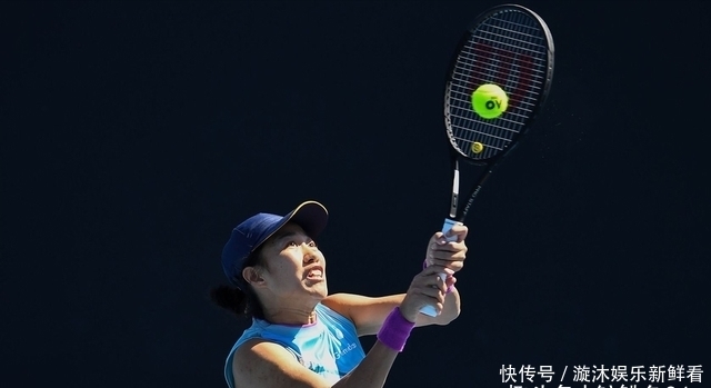 在足球场安 在足球场安