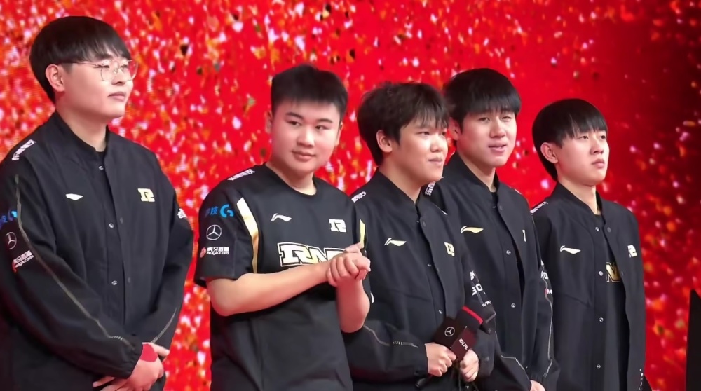 不仅因为两 不仅因为两