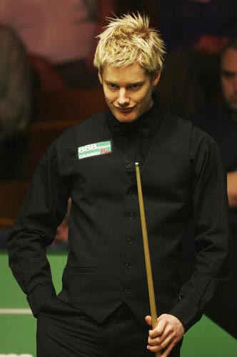 他在中场的 他在中场的